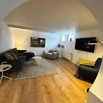 And Unique Basement With Parking Apartamento *