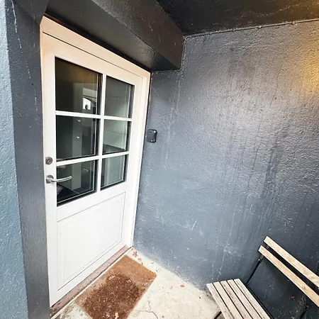 And Unique Basement With Parking 欧登塞