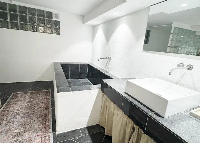 Central&unique Basement With Parking *