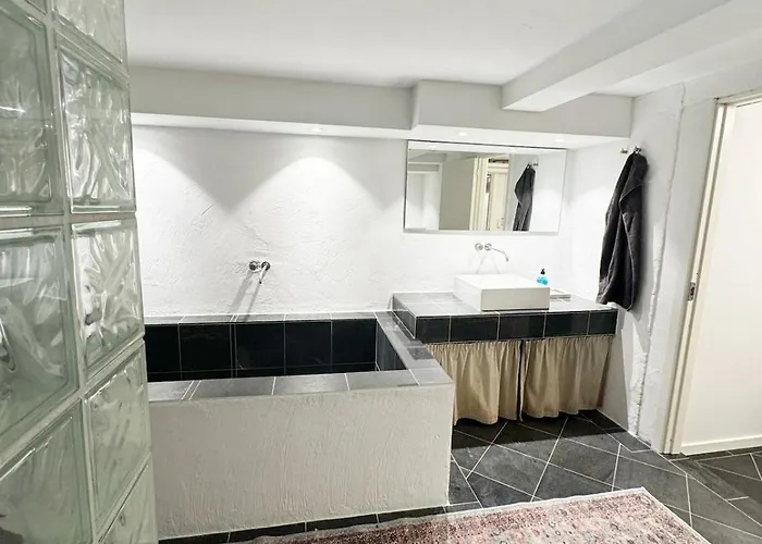 Lägenhet And Unique Basement With Parking Odense